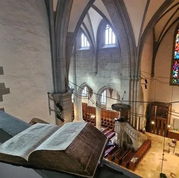 Die Bibel im Fraumünster