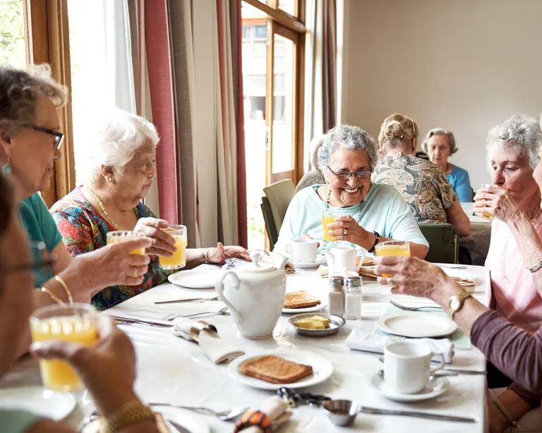 Die Senioren rund um Oberenstringen treffen sich zum gemeinsamen Mittagstisch.